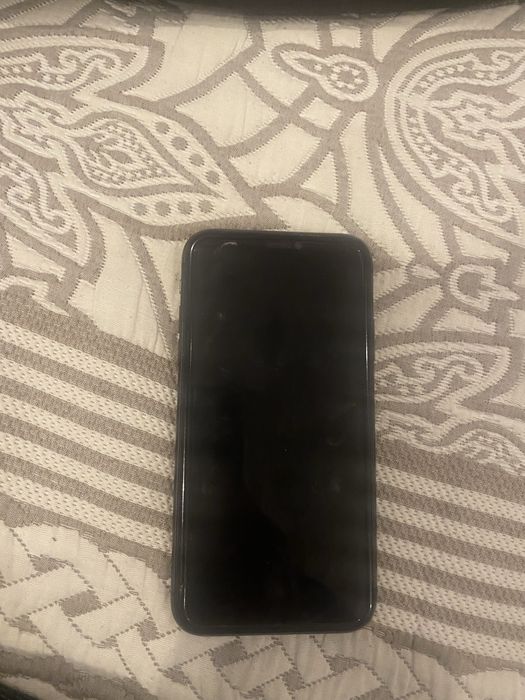 Продам Айфон 11 64