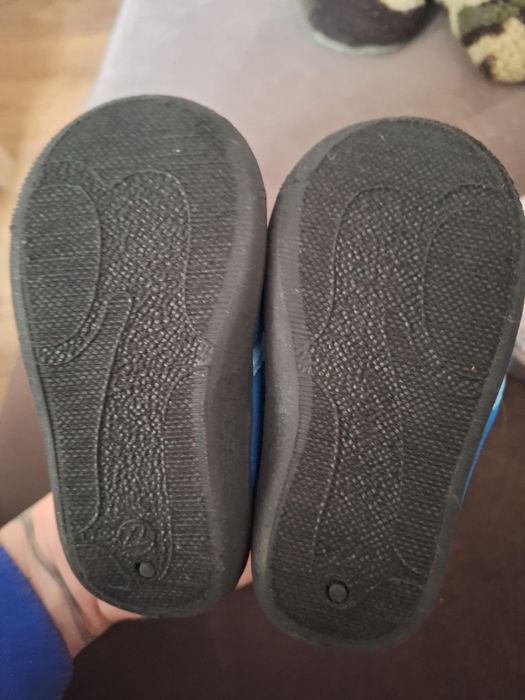 Детски пантофи 24ти номер и 22ри