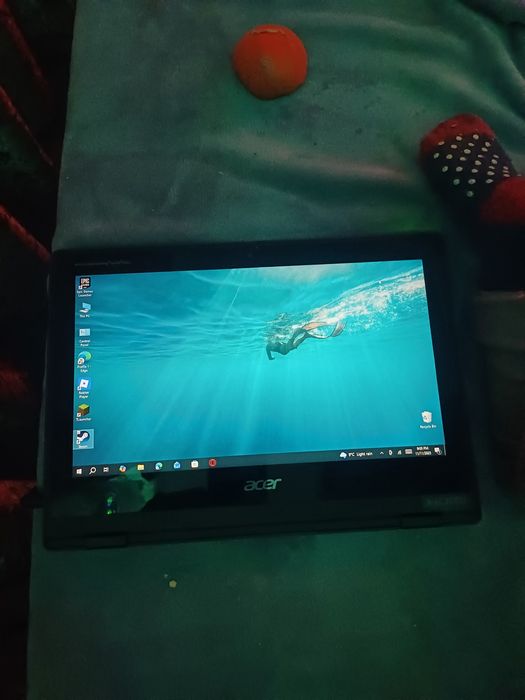 Vand laptop acer travelmate b3 impecabil