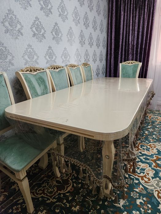 Продается гостинный стол