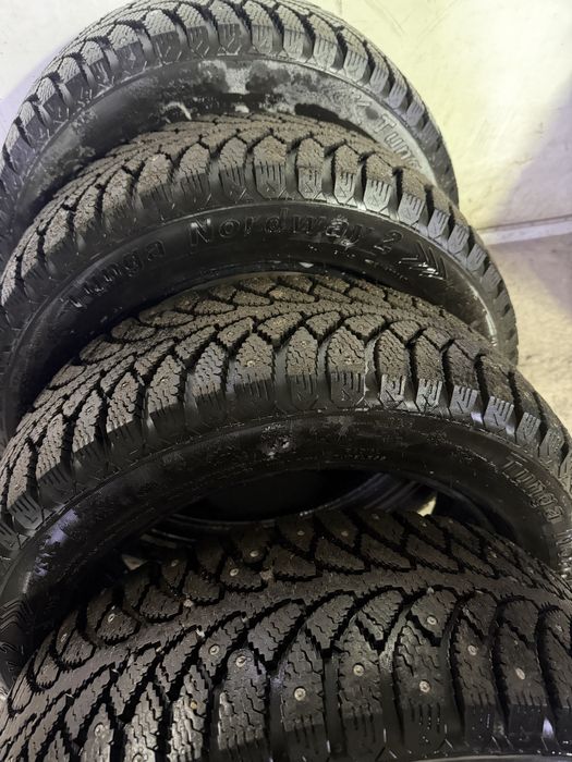 Шины в комплекте зимние,шипованные состояние как новые