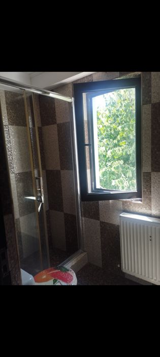 Vând urgent apartament 2 camere situat la etajul 4/4