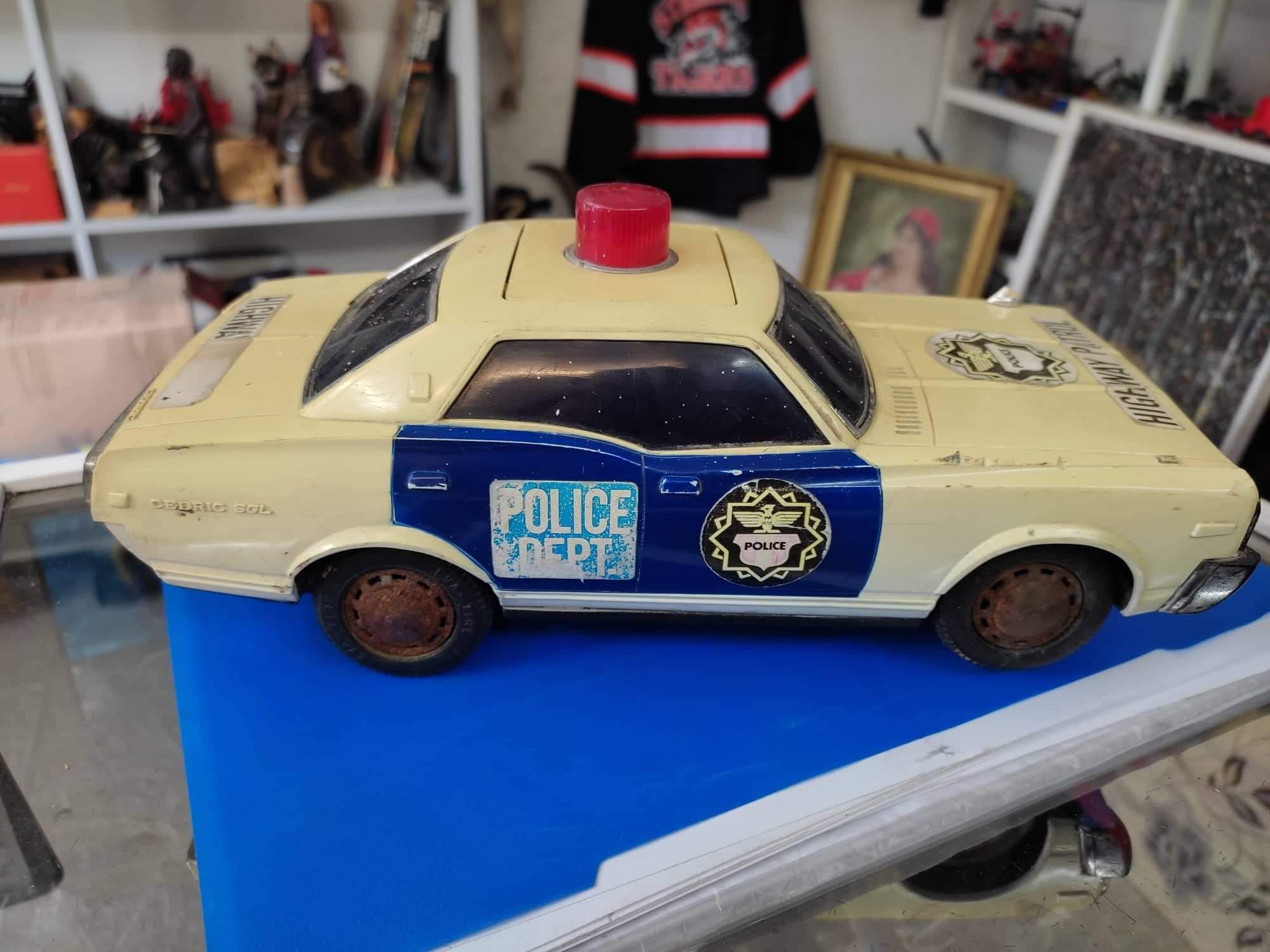 играчка полицейска кола nissan japan
