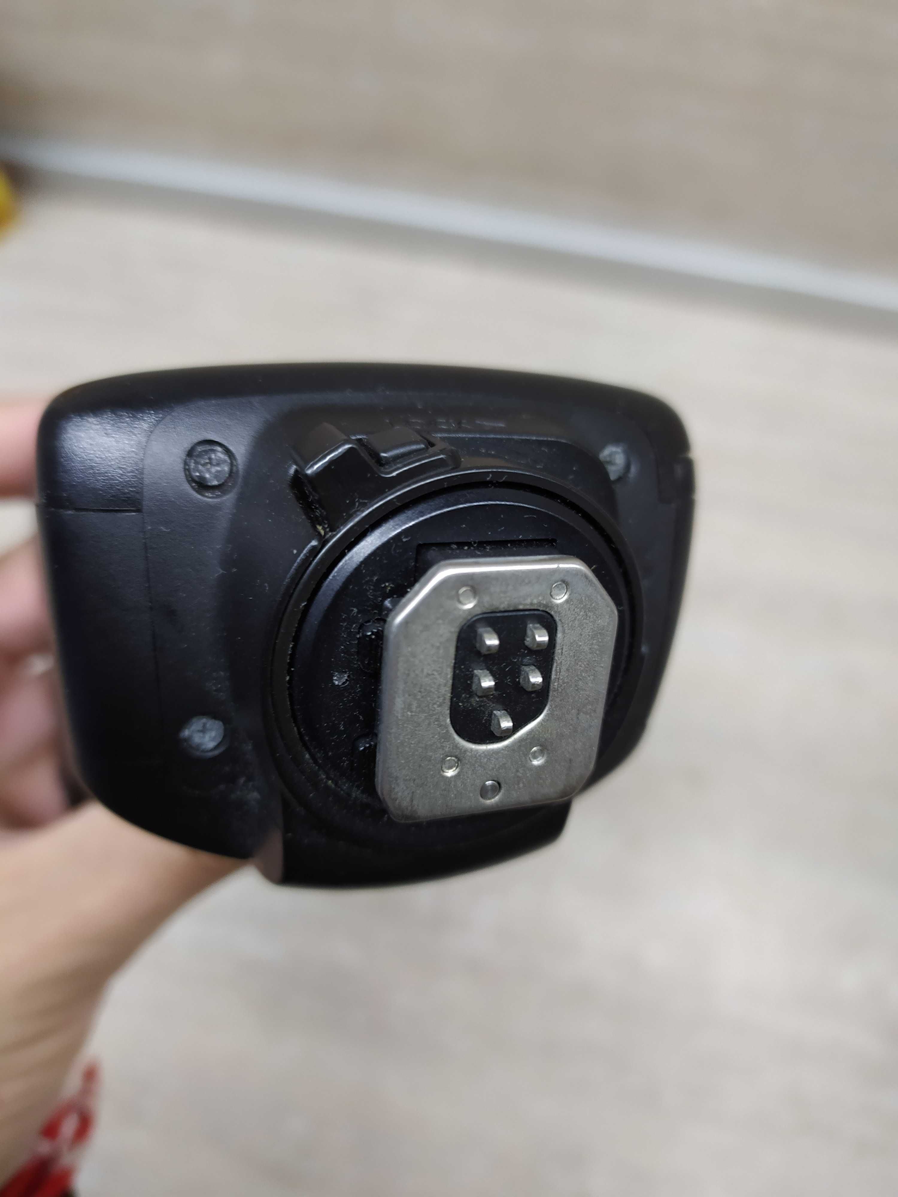 Canon Speedlite 320EX не работеща