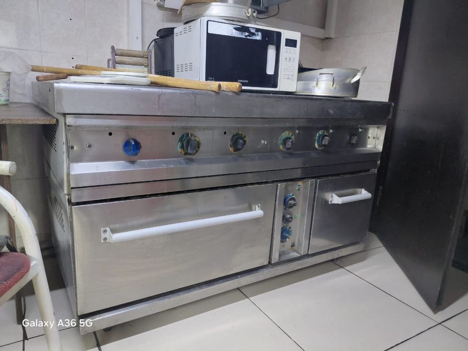 Электрическая плита с духовкой, духовка с тремя двермьи