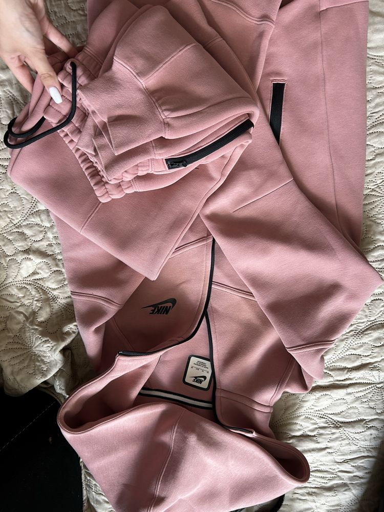 Розов Nike Tech Fleece оригинален Xs размер