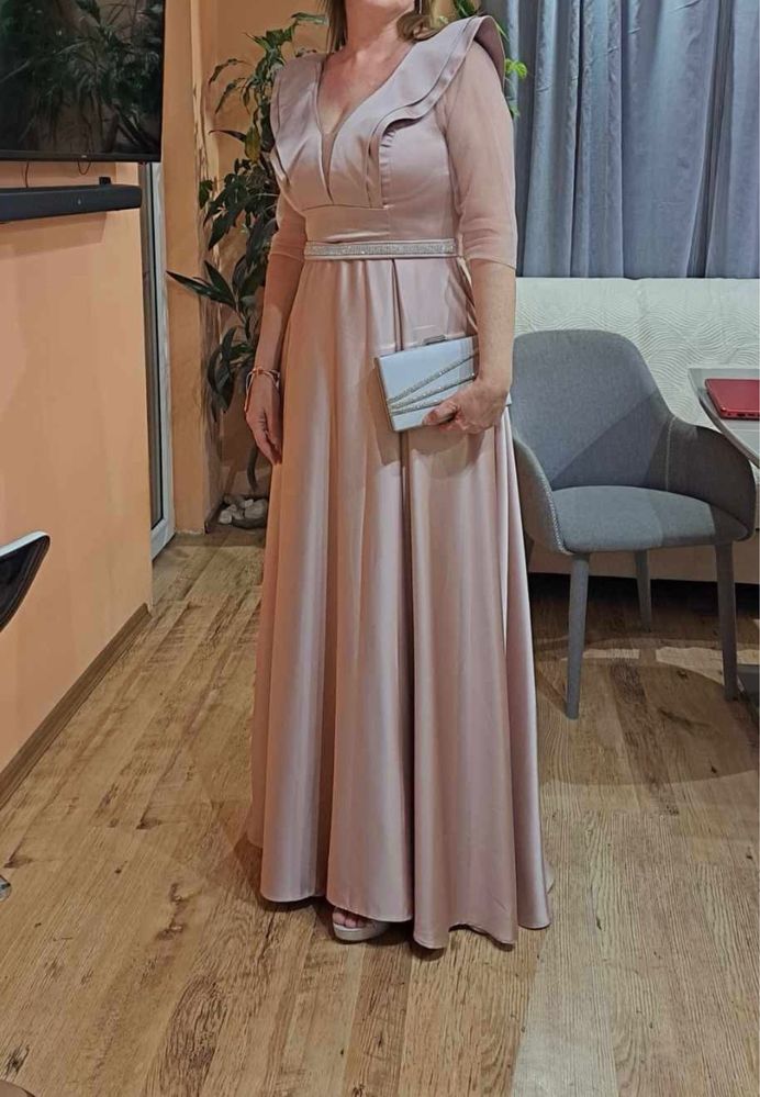 Официална сатенена рокля