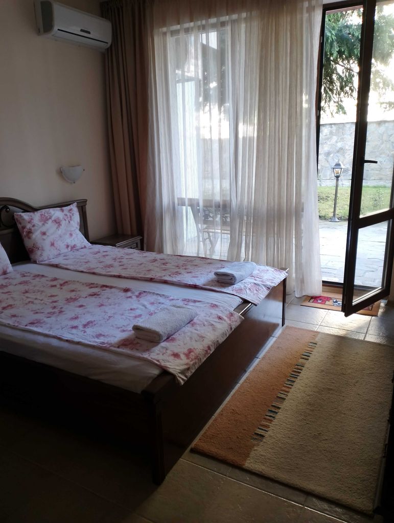 Дава се под наем Двустаен апартамент в Свети Влас - 75 кв.м за 306 € - Снимка #1