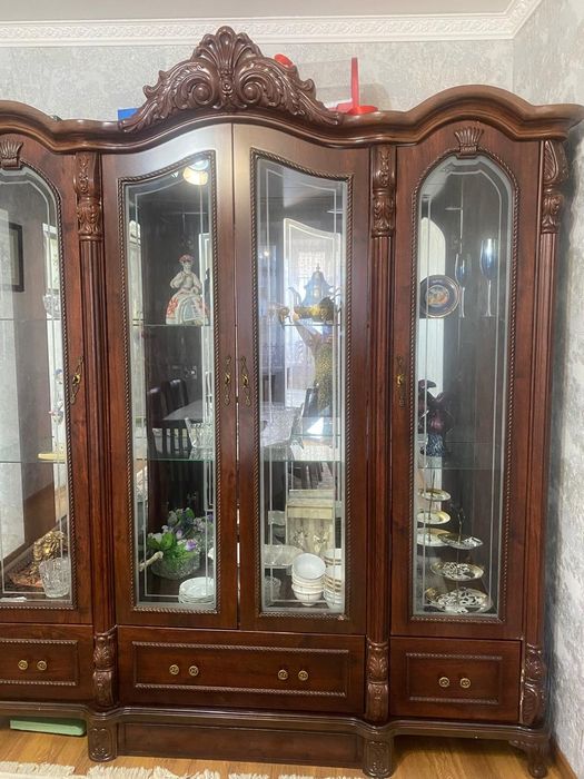 Сервант шкаф 110000 тенге.