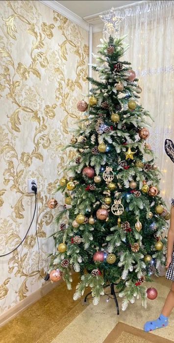 Продам Елку вместе с игрушкаии