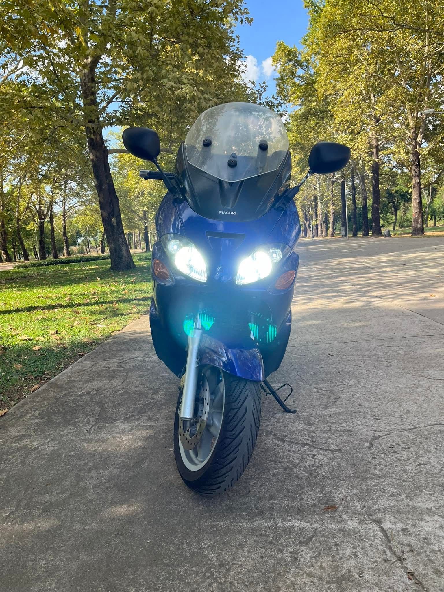 Скутер PIAGGIO X9 500