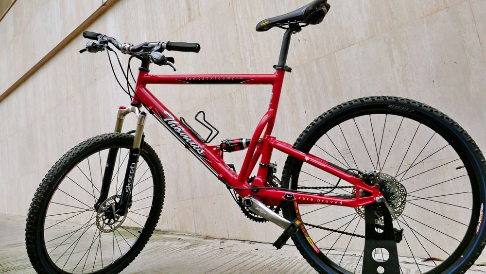 Thömus Tomcat Race, 26 L, 11 кг, Manitou 100 ход, 3x 9 Deore XTR