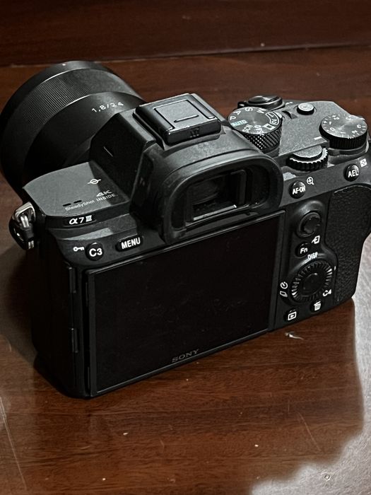 Продам Sony A7 III в отличном состоянии
