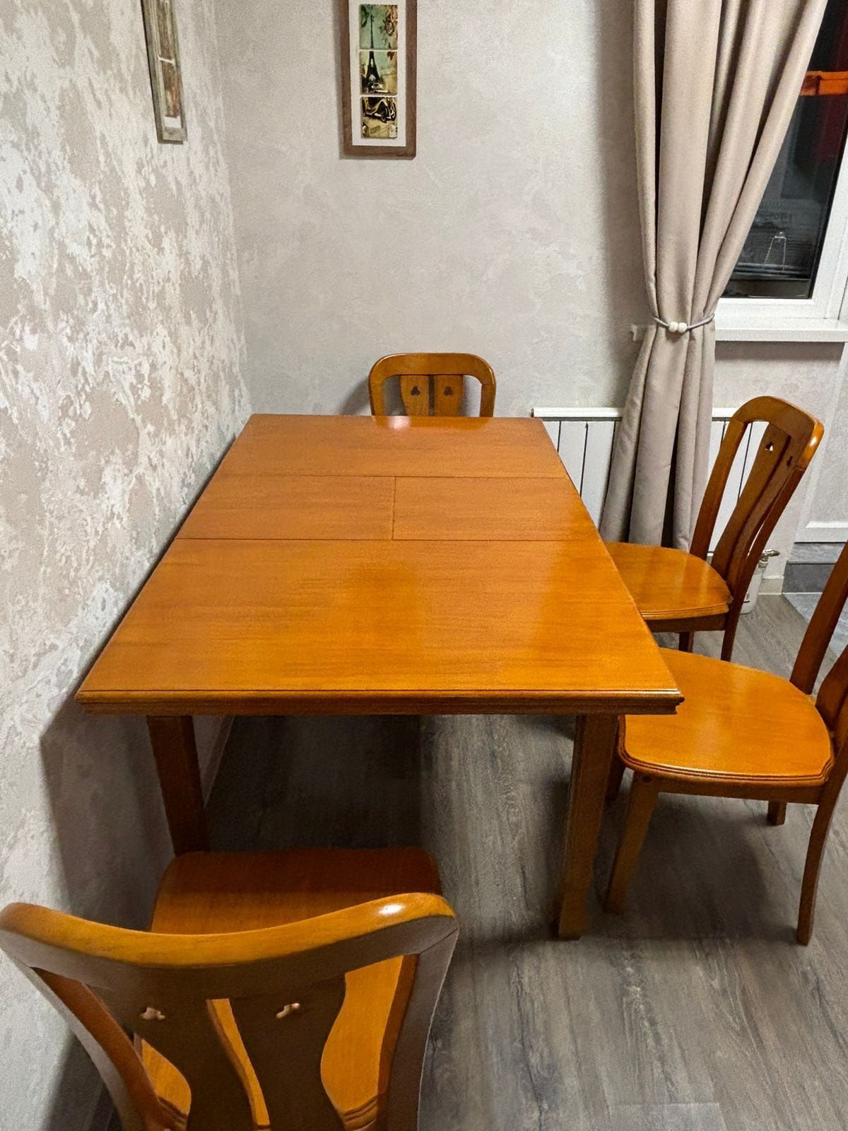 Продам стол и 4 Стула