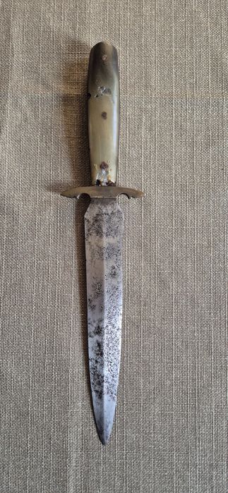 Много стара кама , нож.