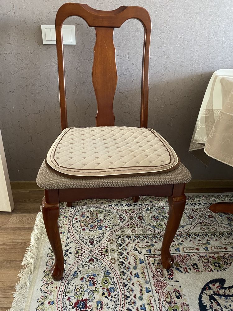 Стол гостинный со стульями