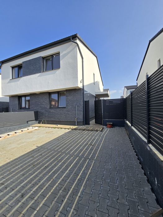 Casa tip duplex, incalzire in pardoseala, caramida, tigla ceramica