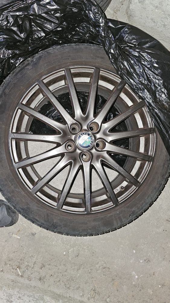 Летни гуми 235/45/18 Pirelli powergy с джанти 18’ Alfa Romeo