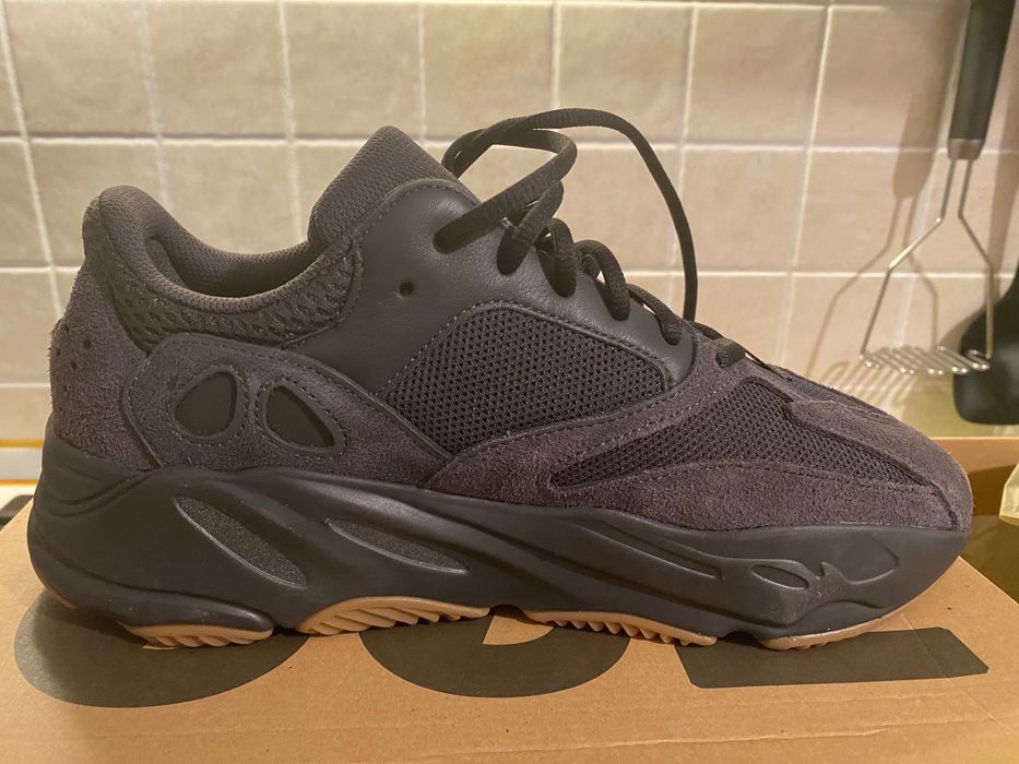 Yeezy Boost 700 Utility Black Marine 10 / 44