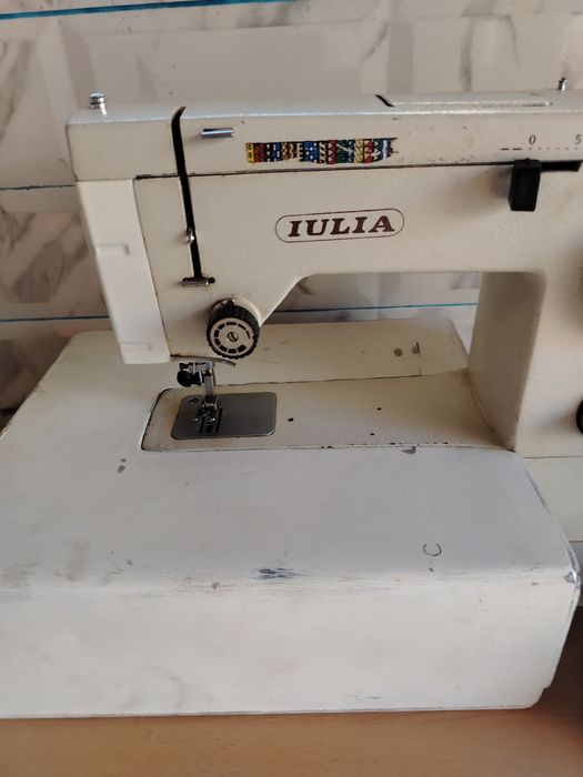 Mașină de cusut marca Iulia fabricată la Cugir