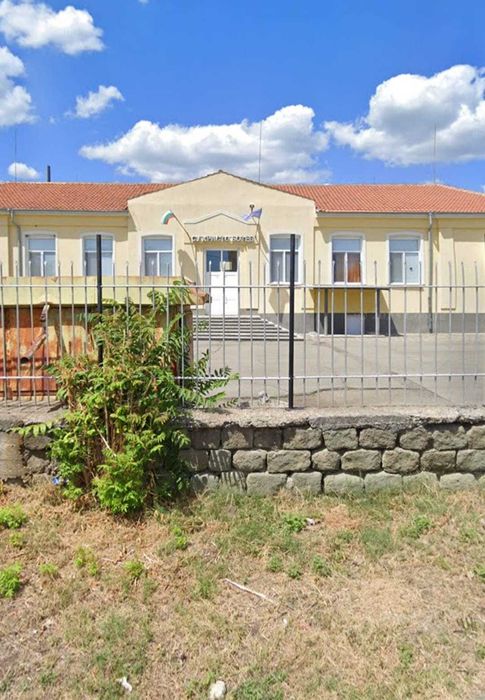 Продавам магазин на зелено пред строеж