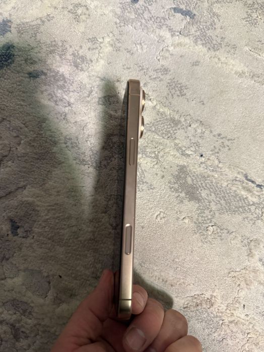 Iphone 16 pro max gold