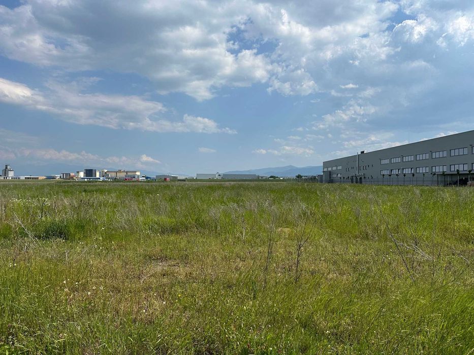 Vand teren intravilan 9.600 mp cu PUZ * Zona Industriala Vest Sibiu