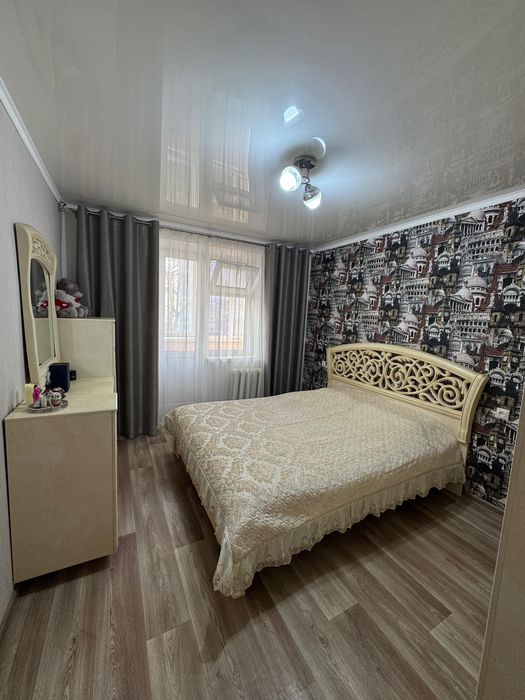 Продам спальный гарнитур