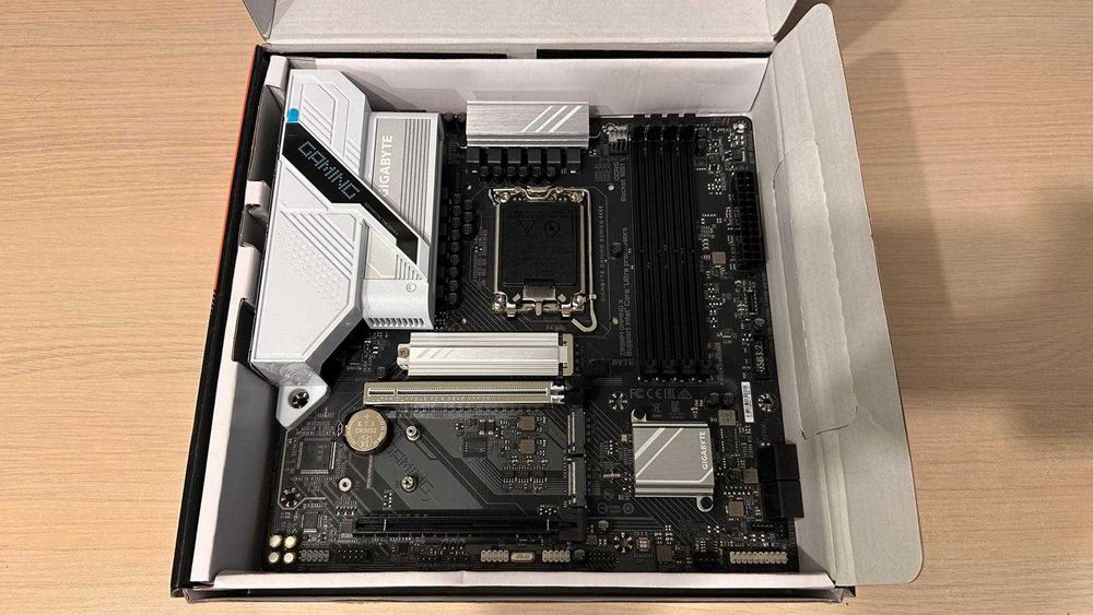 Placa de baza GIGABYTE Z890M GAMING X, LGA1851, DDR5, Micro ATX