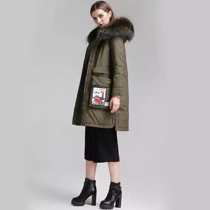 Geaca cu guler de blana naturala captusita cu puf