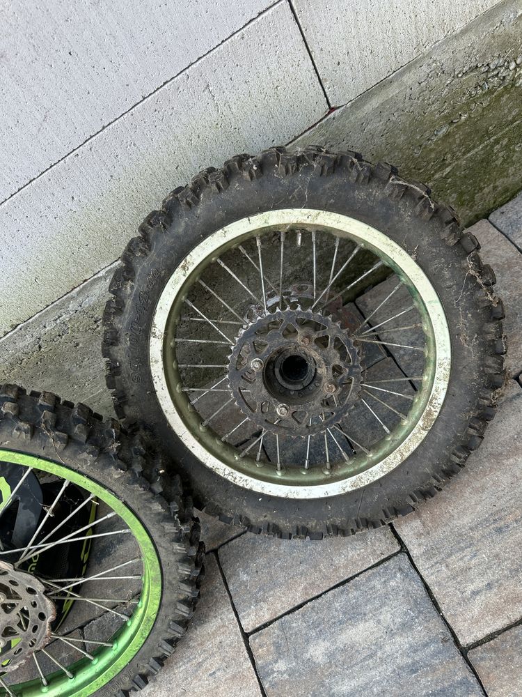 Cauciucuri jante disc pinion cross 125 spate 14 fata 17 in stare buna