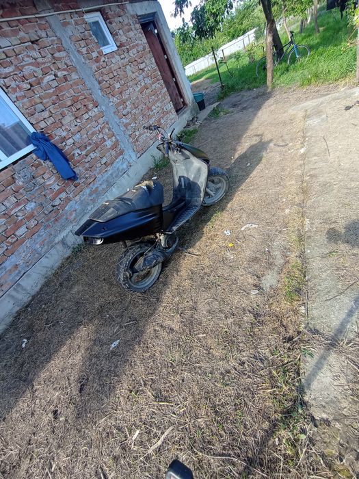 Vând scuter aprilia