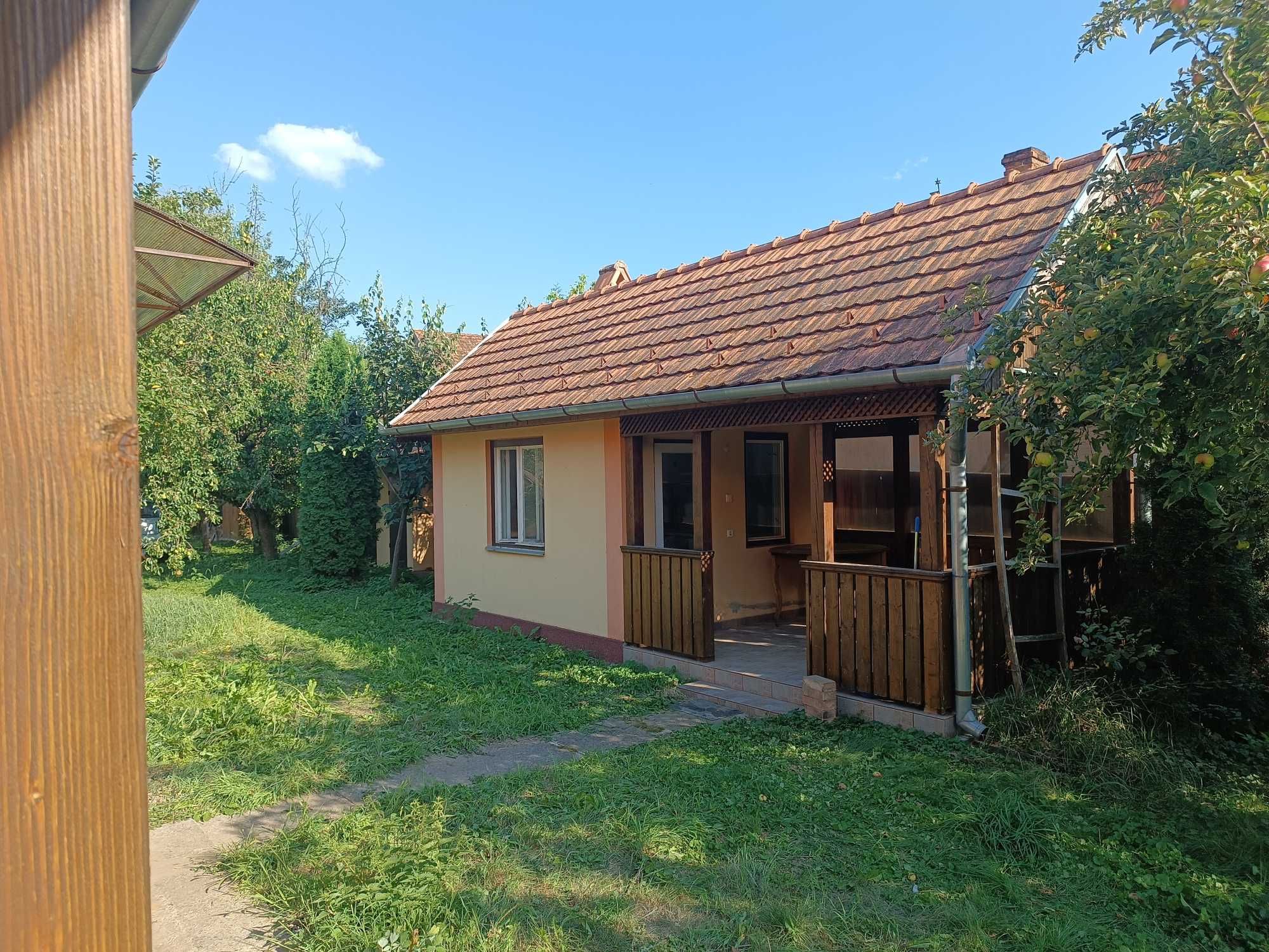 Vând casă de locuit , în comuna Brateș, la 10 km de stațiunea Covasna