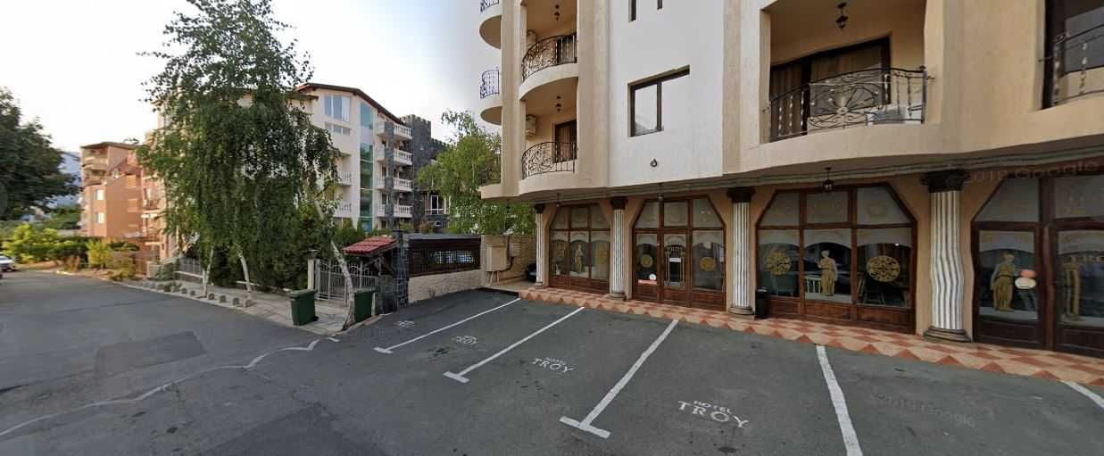 Продава се Хотел в Свети Влас - 2562 кв.м за 609 €/кв.м - Снимка #2
