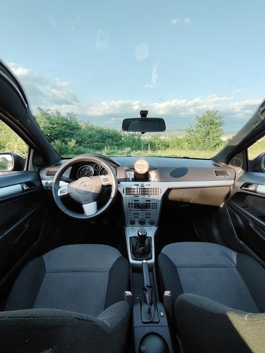 Opel astra H Gtc panoramic 2010