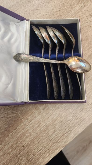 Посребрени лъжичкш за чай