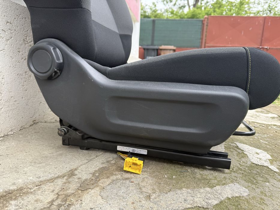 Set scaune față Citroën C3 2020 (stânga + dreapta)