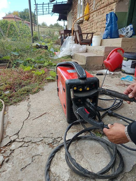 Телоподаващо аргон и електрожен