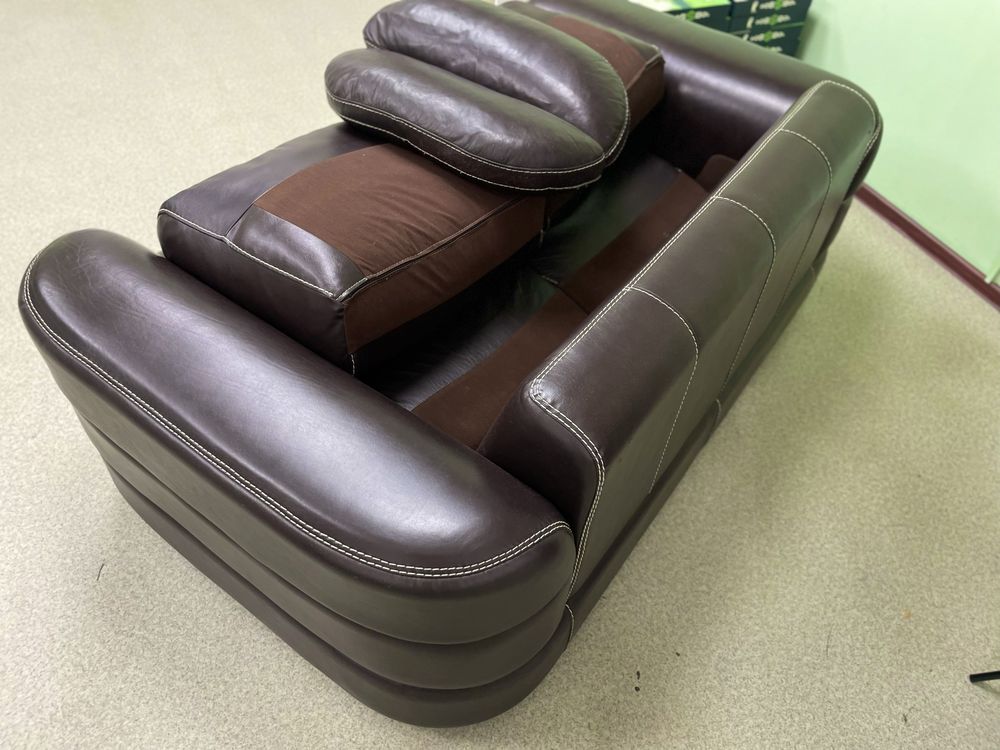 Продам стильный кожаный диван коричневый для офиса/дома