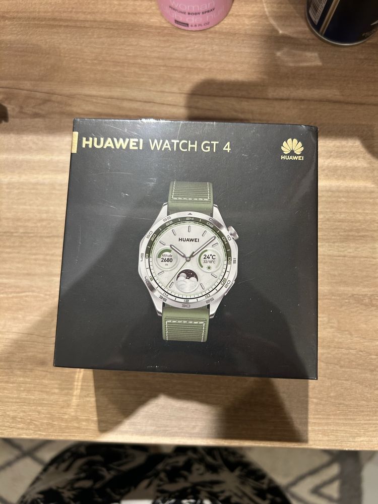 Часовник Huawei Gt 4