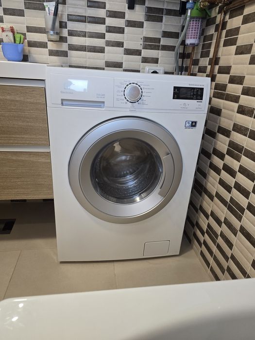 Masina de spalat rufe cu uscator Electrolux EWW1685w