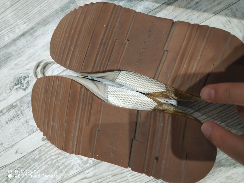 Продавам маратонки Michael Kors