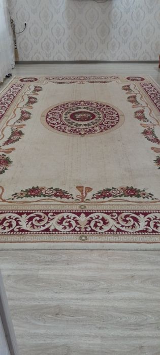 Gilam tutilgan holati yaxwi