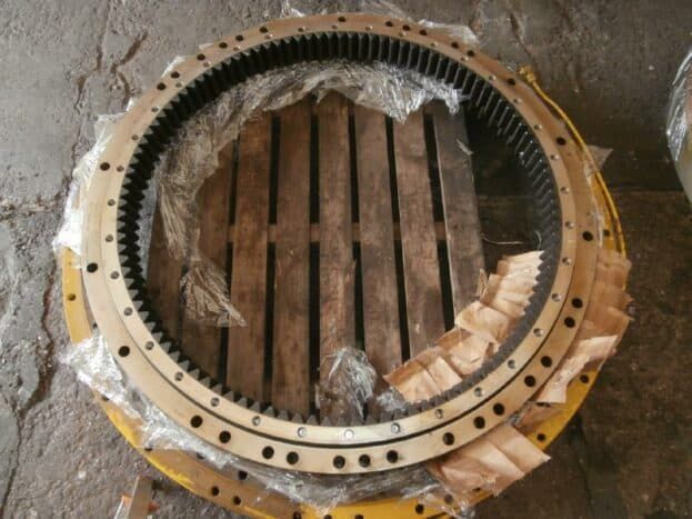 coroana de rotire original pentru excavator komatsu pc650