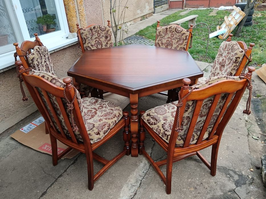 Masă masivă extensibilă cu 6 scaune