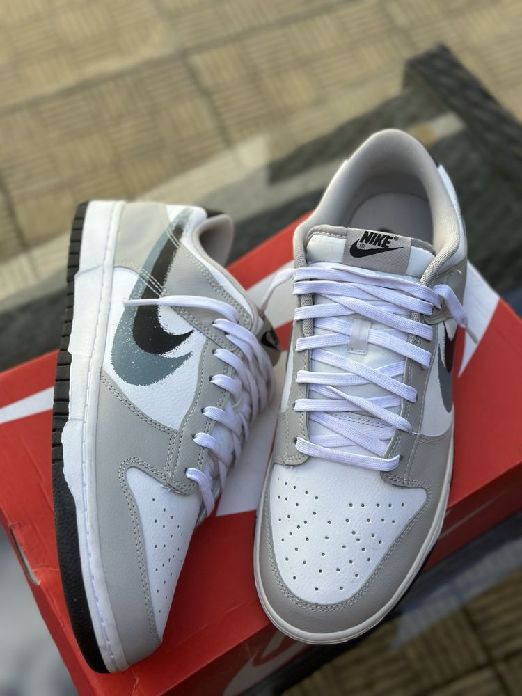 Nike dunk swoosh