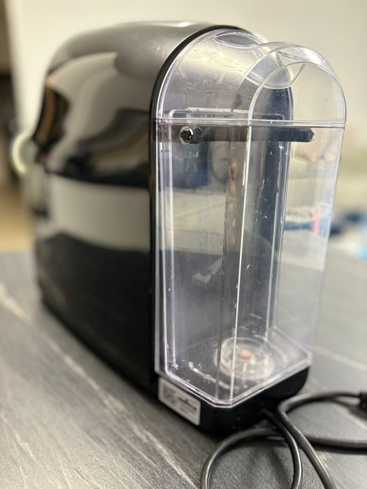 Espressor Lavazza – compact, modern, pentru capsule