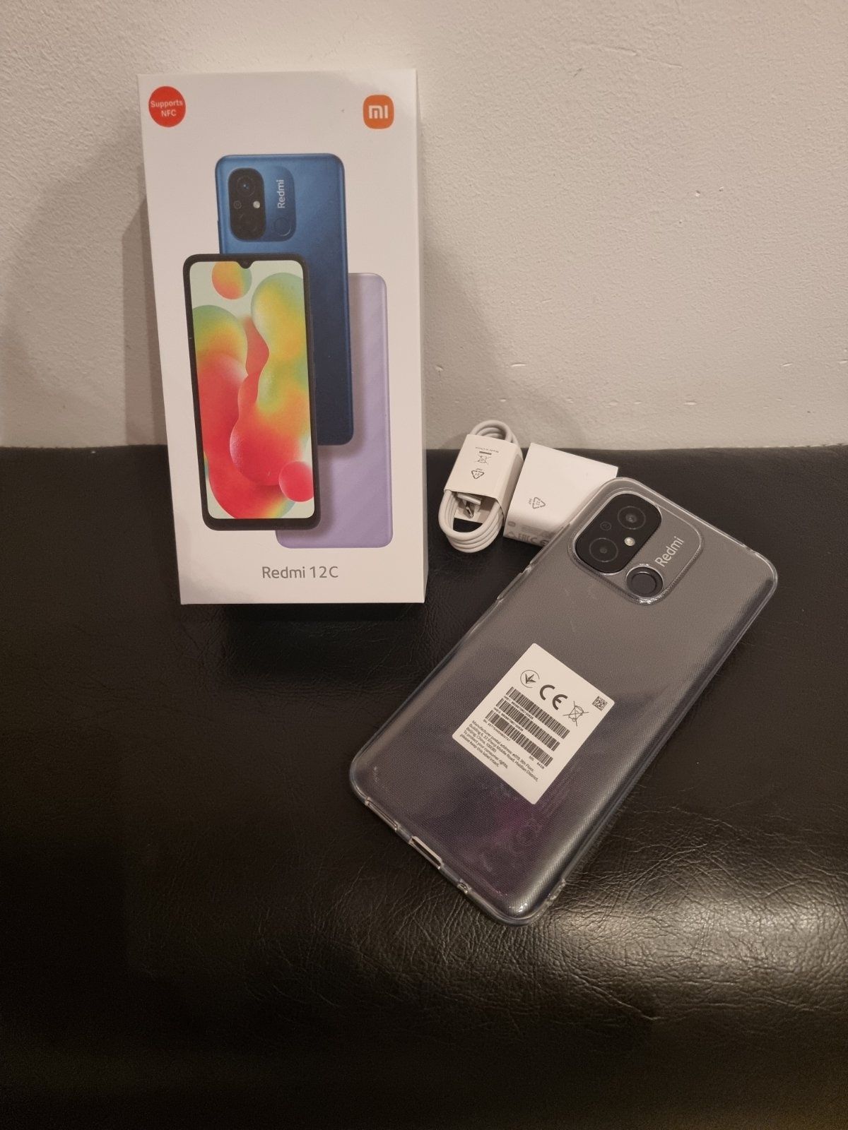Продавам чисто нов телефон Xiaomi Redmi 12C