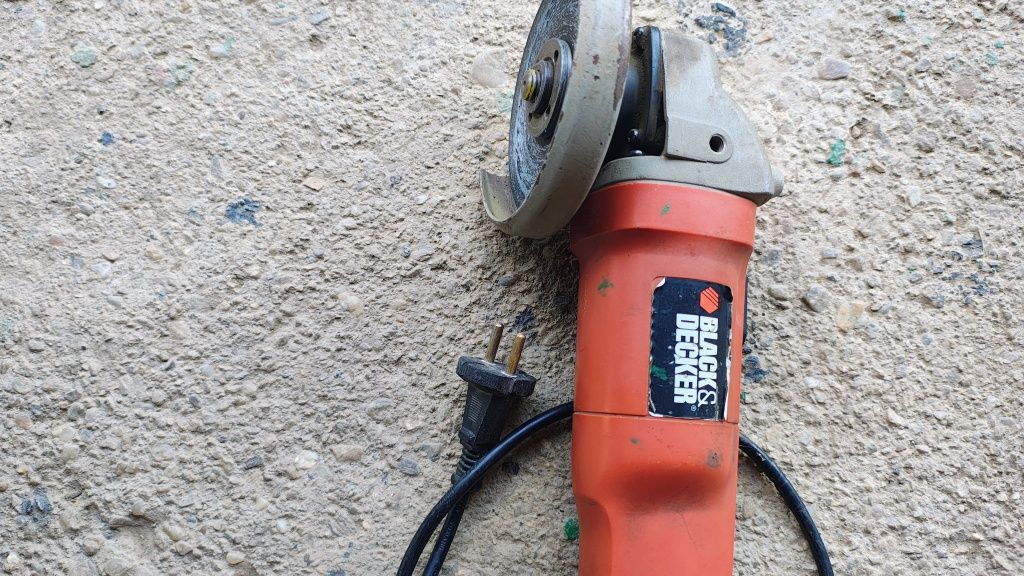Vând polidisc urgent BLACK&DECKER