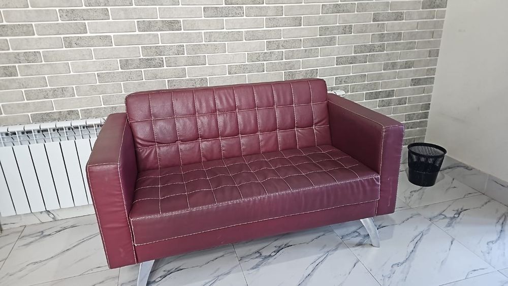 Продам диван с пуфиком